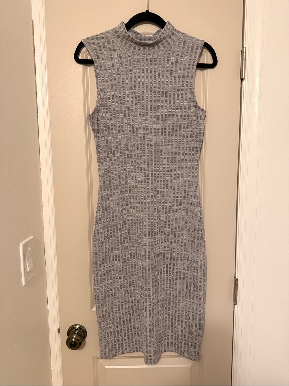 Pixley Sleeveless Mock Neck Midi Dress in Light Gray